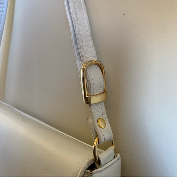 80s White Leather Crossbody - Picture 4 of 8